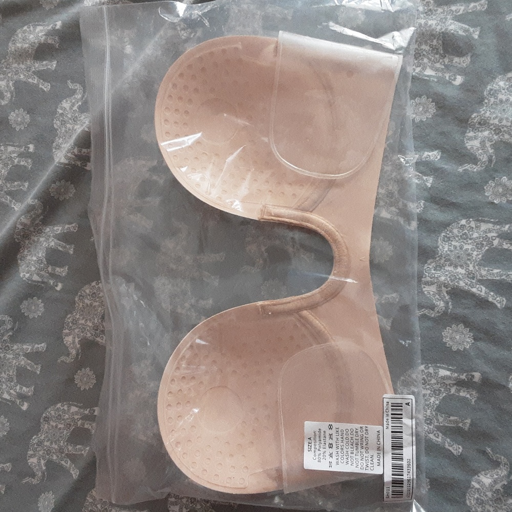 Adhesive Bra - Picture 3 of 6